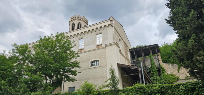 Cantine de Marzo Castle in Tufo