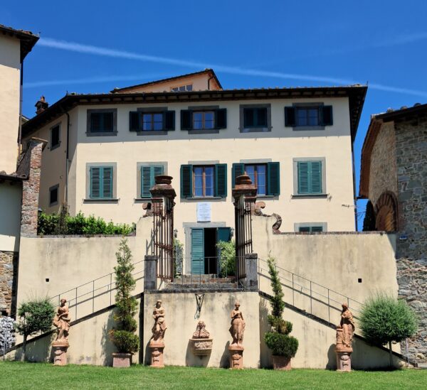 Palazzo Bove overlooking the lawn