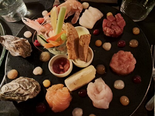 Crudo platter at Le Peniche